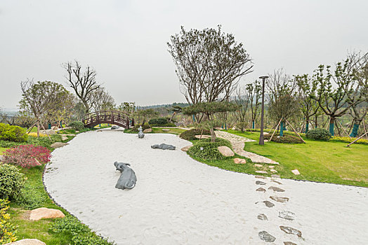 lo khung rong bach kim